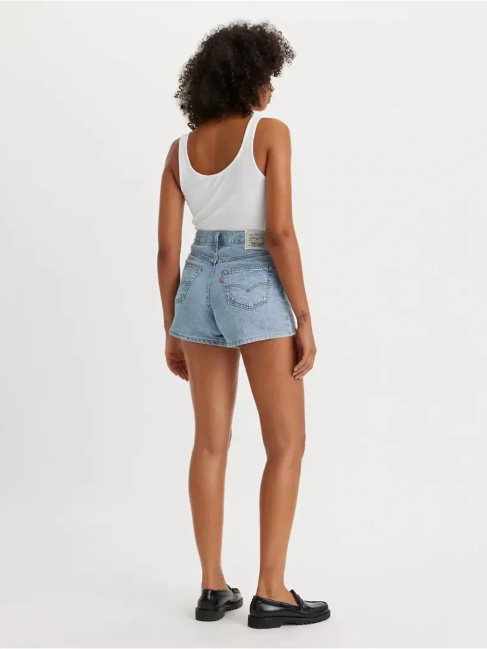 🎉 HOST PICK: Levi's '80s Mom Shorts - Light Blue Denim - Picture 9 of 10